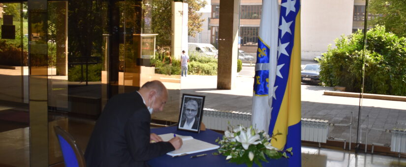 MINISTAR DRLJAČA UPISAO SE U KNJIGU ŽALOSTI