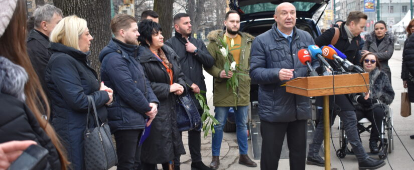 MINISTAR DRLJAČA URUČIO VOZILA ZA OSOBE SA INVALIDITETOM