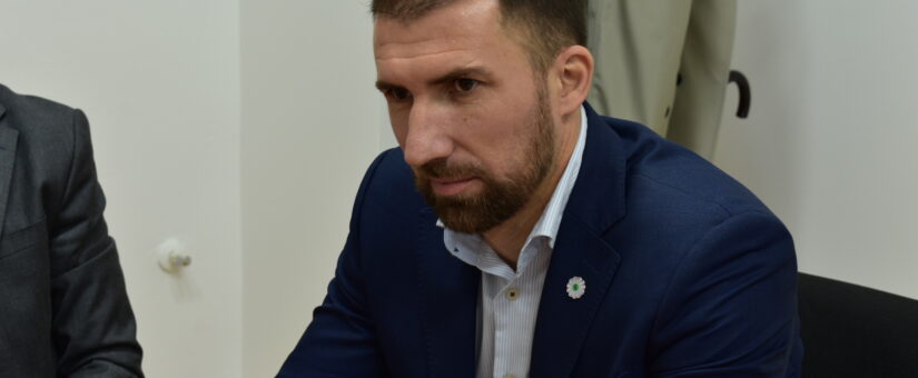 MINISTAR DELIĆ O NACRTU ZAKONA O CIVILNIM ŽRTVAMA RATA KOJI JE U PETAK NA DNEVNOM REDU VLADE FBIH: PO PRVI PUT U PRAVO SE UVODE DJECA ROĐENA IZ ČINA RATNOG SILOVANJA