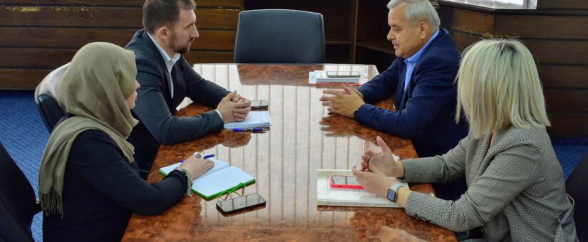 MINISTAR DELIĆ SA GENERALNIM SEKRETAROM CRVENOG KRIŽA FBIH RAZGOVARAO O MODELIMA SARADNJE NA PROJEKTIMA PODRŠKE SOCIJALNO UGROŽENOM STANOVNIŠTVU