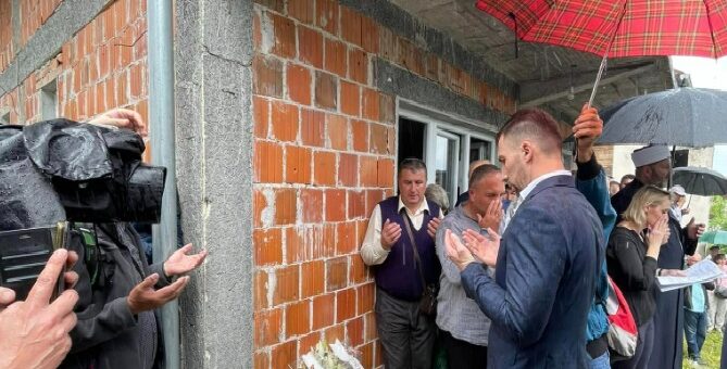 MINISTAR DELIĆ NA OBILJEŽAVANJU GODIŠNJICE ŽIVIH LOMAČA U VIŠEGRADU