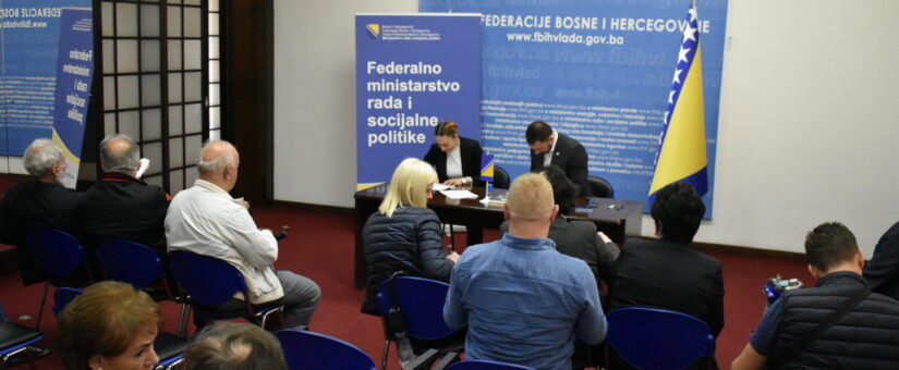 MINISTAR DELIĆ DANAS POTPISAO UGOVORE ZA GODIŠNJE FINANSIRANJE RADA REPREZENTATIVNIH UDRUŽENJA OSOBA SA INVALIDITETOM
