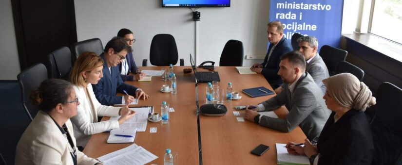 O ODLASCIMA, RAZLOZIMA ODLAZAKA LJUDI I MOGUĆNOSTI NJIHOVOG POVRATKA FEDERALNI MINISTAR RADA I SOCIJALNE POLITIKE ADNAN DELIĆ RAZGOVARAO DANAS S PREDSTAVNICIMA IOM-A