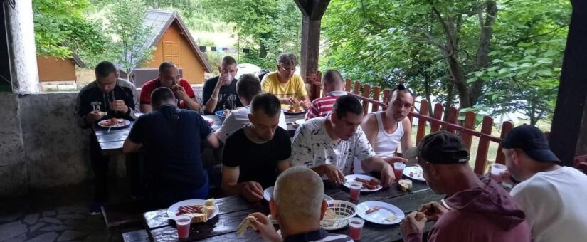 KORISNICI ZAVODA DRIN IZ FOJNICE BORAVE NA KAMPU BORAČKO JEZERO