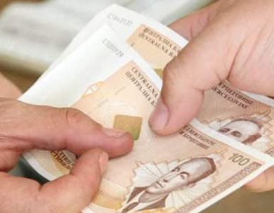 ZA NAKNADE CIVILNIH ŽRTAVA RATA I OSOBA SA INVALIDITETOM U MJESECU JUNU IZDVOJENO 22 MILIONA KM; ISPLATE TOKOM NAREDNE SEDMICE, NAJAVIO MINISTAR DELIĆ