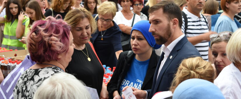 MINISTAR DELIĆ PRISUSTVOVAO PROTESTIMA U JABLANICI