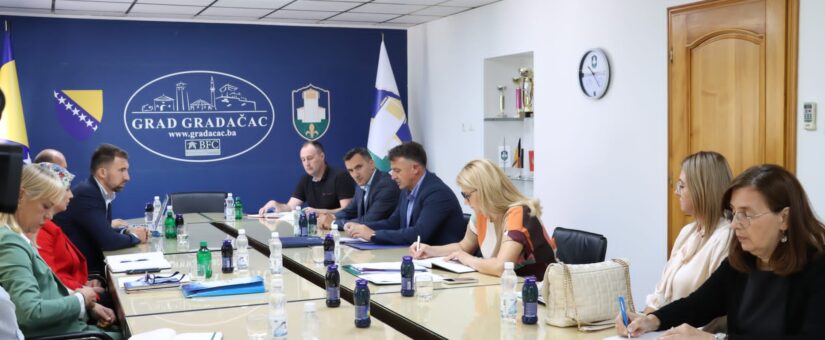 MINISTAR DELIĆ TOKOM POSJETE GRADAČCU RAZGOVARAO O ZAHTJEVIMA GRAĐANA IZNESENIH NA PROTESTIMA PROŠLOG MJESECA