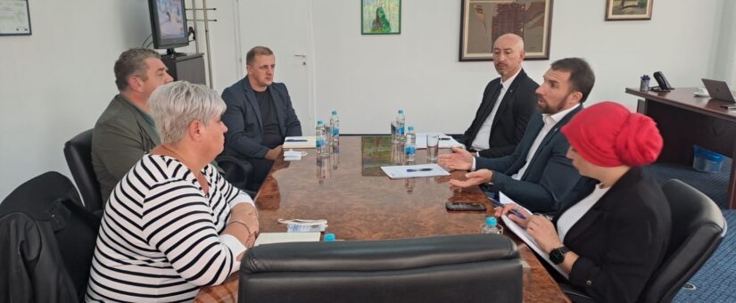 MINISTAR DELIĆ S PREDSTAVNICIMA SINDIKATA RADNIKA TRGOVINE O  ZABRANI RADA NEDJELJOM; NEOPHODNO DONIJETI SET MJERA KAKO BI SE ZAŠTITILA PRAVA RADNIKA