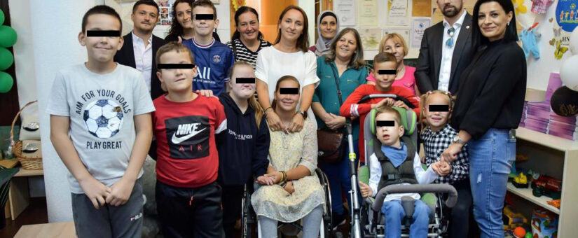 MINISTAR DELIĆ U KLJUČU RAZGOVARAO S PENZIONERIMA O PROBLEMU SRAZMJERNIH PENZIJA; A SA UDRUŽENJIMA O IZAZOVIMA  OSOBA SA INVALIDITETOM PRI INTEGRACIJI  U DRUŠTVO