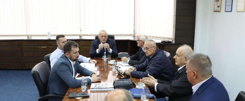 MINISTAR DELIĆ RAZGOVARAO S PREDSTAVNICIMA PENZIONERA O POBOLJŠANJU NJIHOVOG POLOŽAJA; NAJAVIO I PUŠTANJE U PROCEDURU ZAKONA O ORGANIZACIJI ZAVODA PIO