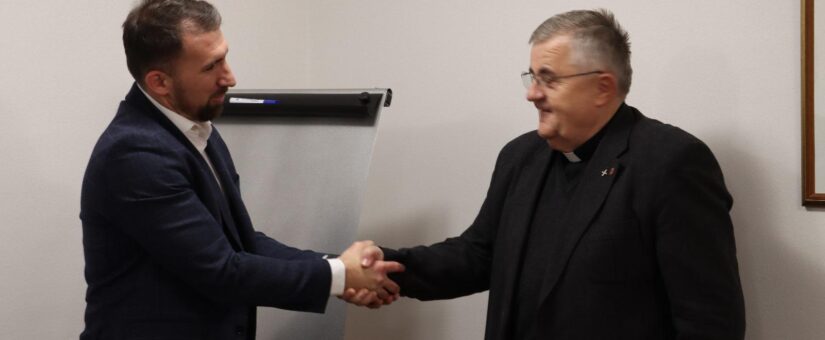 MINISTAR DELIĆ S CARITASOM BIH DOGOVORIO PARTNERSTVO U PROJEKTU UKLANJANJA BARIJERA I OMOGUĆAVANJA PRISTUPAČNOSTI OSOBAMA SA INVALIDITETOM