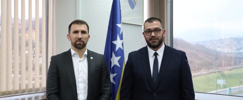 DELEGACIJA GRADSKE UPRAVE GRADA SREBRENIKA POSJETILA JE   FEDERALNOG  MINISTRA RADA  I SOCIJALNE POLITIKE ADNANA DELIĆA; RAZGOVARALI  O SOCIJALNOJ ZAŠTITI NA PODRUČJU SREBRENIKA