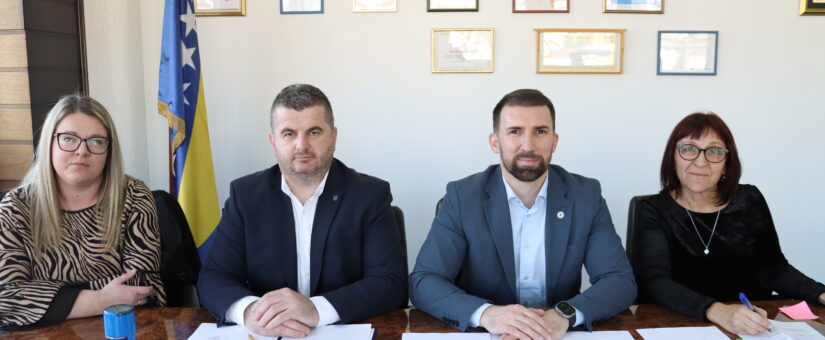 MINISTAR DELIĆ I NAČELNIK DUJO: PODRŠKA CENTRU DUGA IZ NOVOG TRAVNIKA U IZGRADNJI NOVOG OBJEKTA ZA SMJEŠTAJ DJECE I OSOBA SA INVALIDITETOM