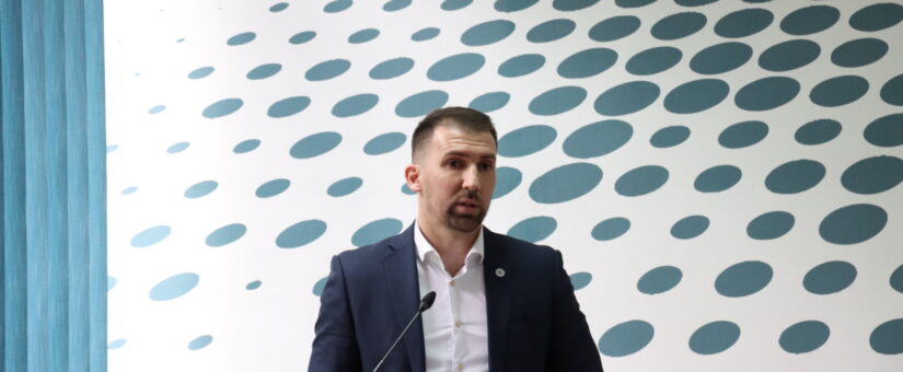MINISTAR DELIĆ NA PANEL DISKUSIJI SOCIJALNI RAD U OBRAZOVANJU GOVORIO O ULOZI, ZNAČAJU I BUDUĆNOSTI SOCIJALNIH RADNIKA U SISTEMU OBRAZOVANJA