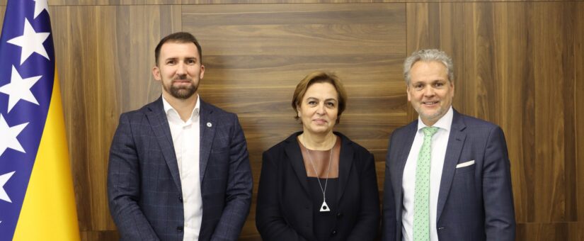 MINISTAR DELIĆ S AMBASADOROM SATTLEROM I V.D. KOORDINATORICOM SAHAKYUAN O VAŽNOSTI SOCIJALNE KARTE I DIGITALIZACIJE JAVNE UPRAVE