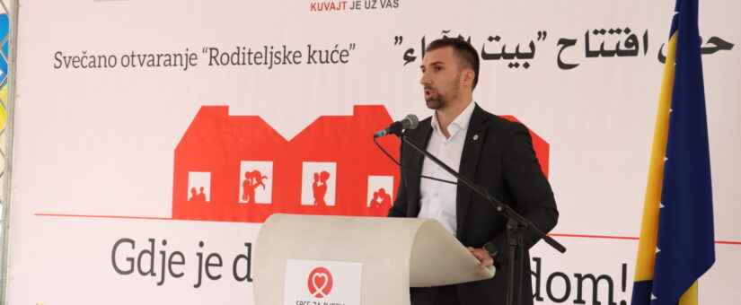 MINISTAR DELIĆ NA OTVARANJU RODITELJSKE KUĆE U TUZLI PORUČIO DA SU RODITELJSKE KUĆE OBAVEZA KOJA SE NE SMIJE ZABORAVITI