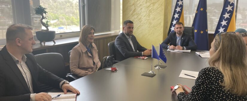 MINISTAR  DELIĆ NAJAVIO DA ĆE SE PODRŠKA MAJKAMA PORODILJAMA OD 1000 KM REALIZIRATI UZ MINIMALNU  DOKUMENTACIJU