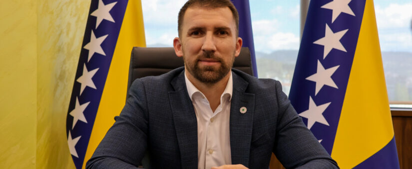 BOSNA I HERCEGOVINA PRVA ZEMLJA U SVIJETU KOJA JE U PRAVO UVELA DIJETE ROĐENO IZ ZLOČINA RATNOG SILOVANJA, OBJAVIO MINISTAR DELIĆ