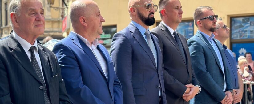 FEDERALNI MINISTRI ODALI POČAST UBIJENOJ MLADOSTI U TUZLI