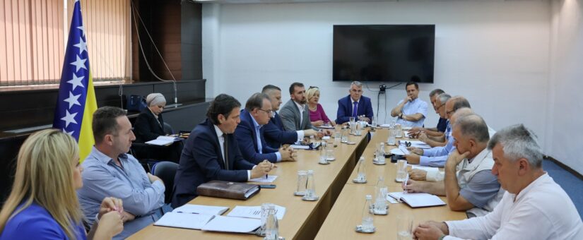 ODRŽAN SASTANAK SA PREDSTAVNICIMA PENZIONERA: VLADA FEDERACIJE BIH OPREDIJELJENA ZA POBOLJŠANJE POLOŽAJA OVE POPULACIJE