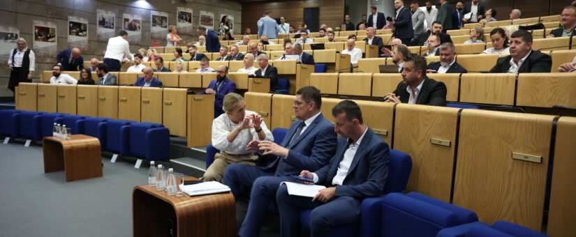 ZASTUPNIČKI DOM PARLAMENTA FBIH USVOJIO STRATEGIJU RAZVOJA SISTEMA SOCIJALNE I DJEČIJE ZAŠTITE KOJA JE PUT PREMA SMANJENJU SIROMAŠTVA I JAČANJA SOCIJALNE INKLUZIJE