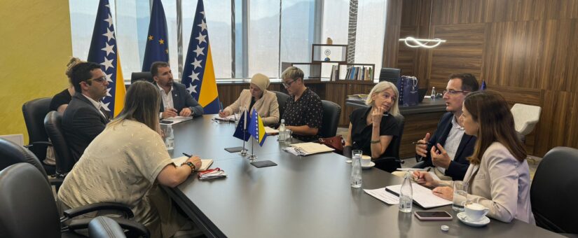 MINISTAR DELIĆ S PARTNERIMA O REALIZACIJI INICIJATIVE IZGRADNJE PRVOG SPOMEN-OBILJEŽJA ŽRTVAMA RATNOG SILOVANJA