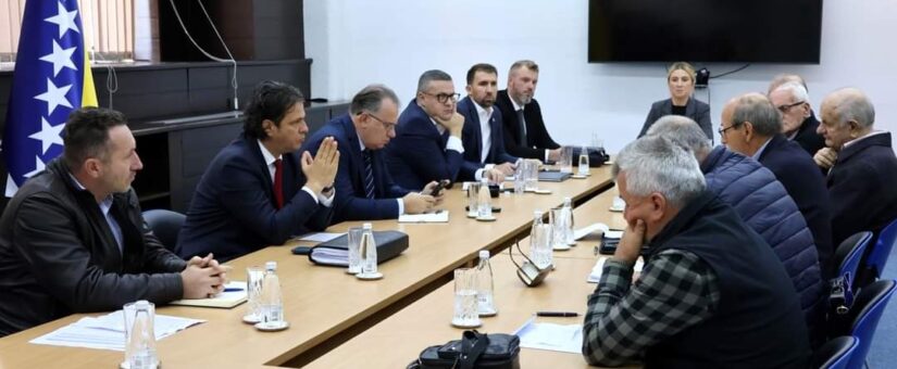 ODRŽAN SASTANAK NA POZIV VLADE FBIH: DONESENI ZAKLJUČCI SA CILJEM POBOLJŠANJA POLOŽAJA PENZIONERA
