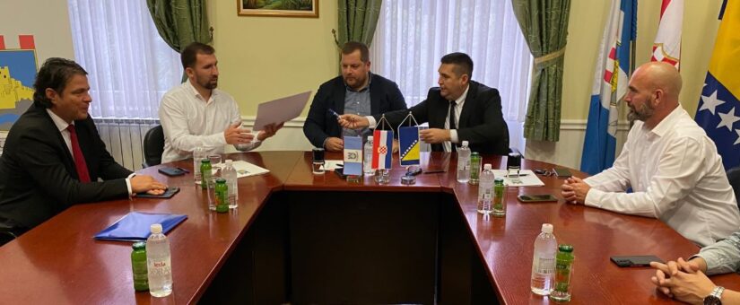 POTPISAN UGOVOR ZA IZGRADNJU PRVE SIGURNE KUĆE U ZAPADNOHERCEGOVAČKOM KANTONU UZ PODRŠKU FEDERALNOG MINISTARSTVA RADA I SOCIJALNE POLITIKE