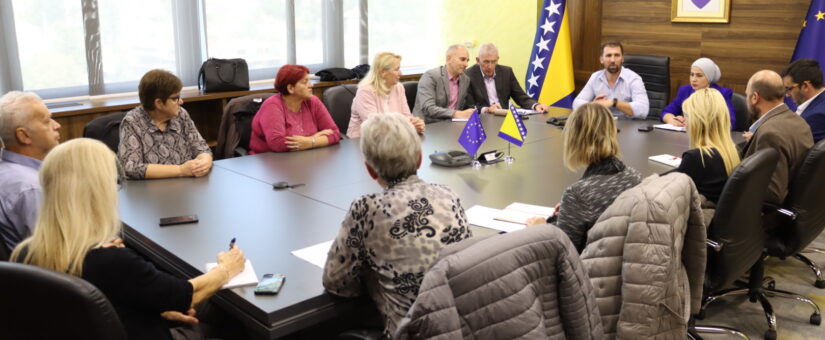 POZNATA LOKACIJA IZGRADNJE PRVOG SPOMENIKA PREŽIVJELIMA RATNOG ZLOČINA SILOVANJA, NAJAVIO MINISTAR DELIĆ