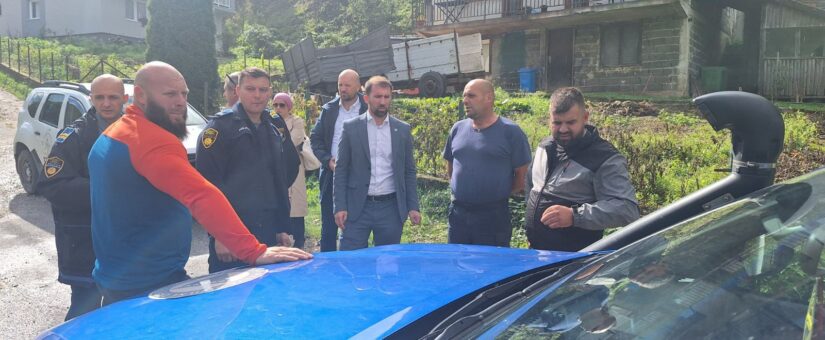 MINISTAR DELIĆ POSJETIO USTANOVE DRIN I BAKOVIĆI U FOJNICI KOJE SU POGOĐENE JUTROŠNJIM POPLAVAMA