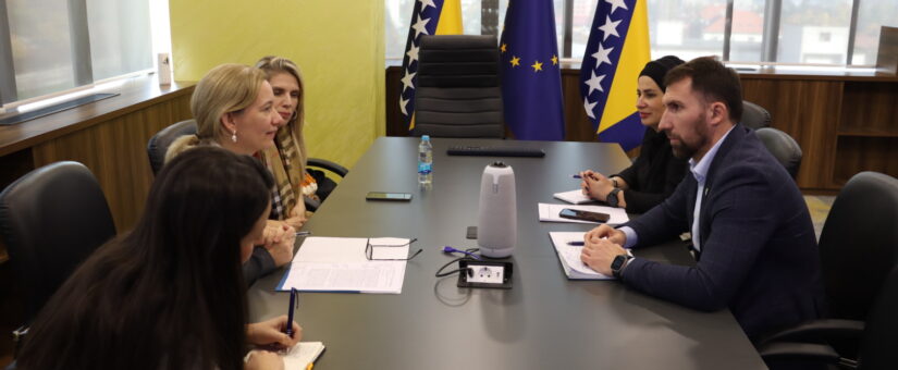FEDERALNI MINISTAR RADA I SOCIJALNE POLITIKE ADNAN DELIĆ PRIMIO U NASTUPNU POSJETU JOUSTINE COULSON, PREDSTAVNICU POPULACIJSKOG FONDA UN-A ZA ZAPADNI BALKAN