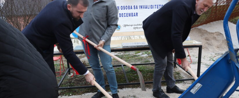 MEĐUNARODNI DAN OSOBA SA INVALIDITETOM U HADŽIĆIMA OBILJEŽEN POSTAVLJANJEM KAMENA TEMELJCA ZA IZGRADNJU REKREATIVNOG PARKA ZA OSOBE S INVALIDITETOM